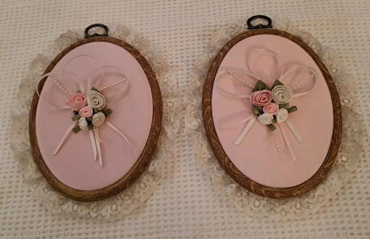 Wall art satin and lace - Image 1