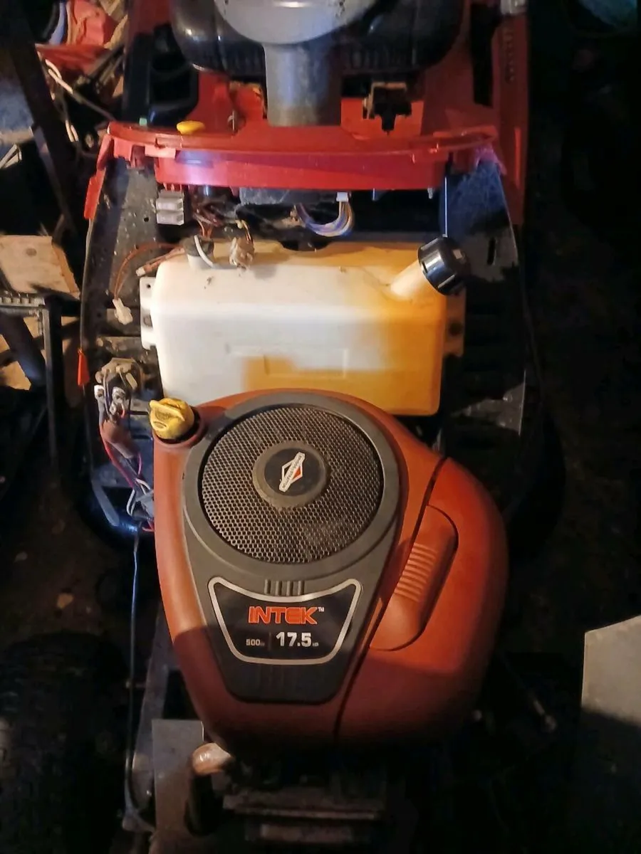 Castlegarden hydrostatic Briggs engine - Image 3