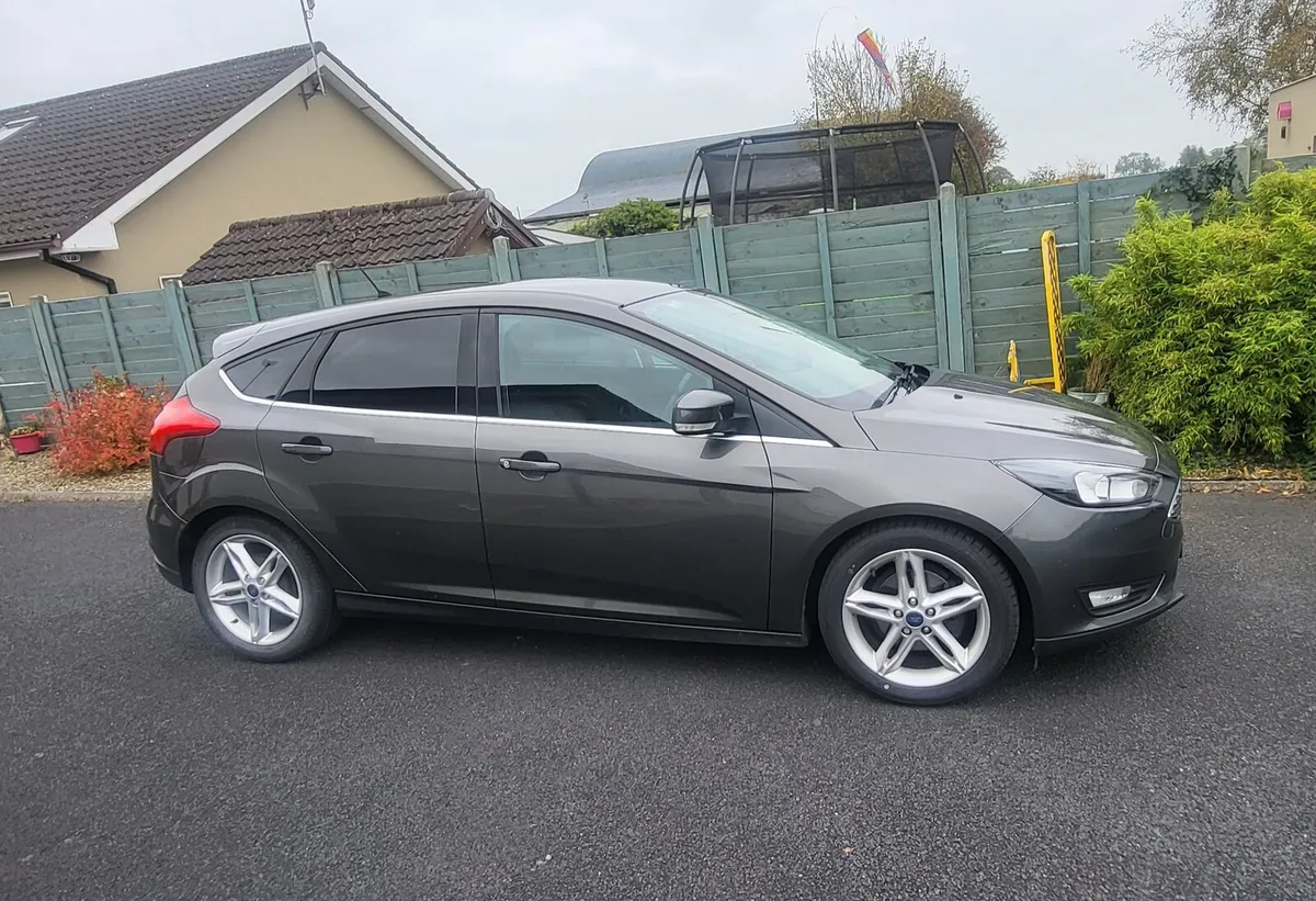 Ford Focus 1.0 Zetec Ecoboost 125PS 5DR - Image 2
