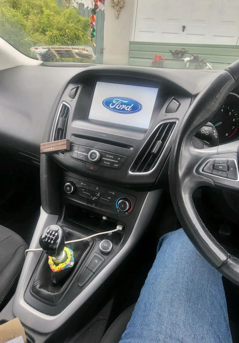 Ford Focus 1.0 Zetec Ecoboost 125PS 5DR - Image 4