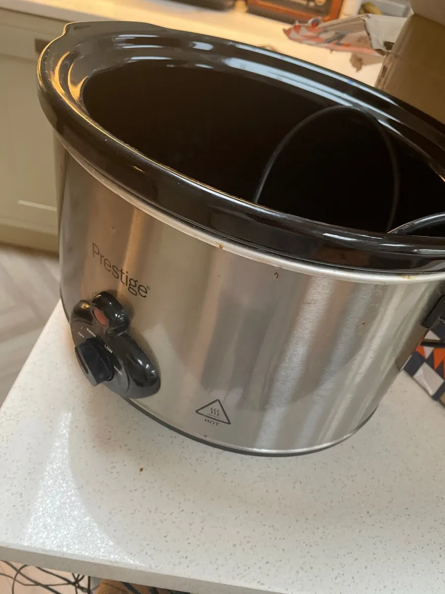 Slow cooker