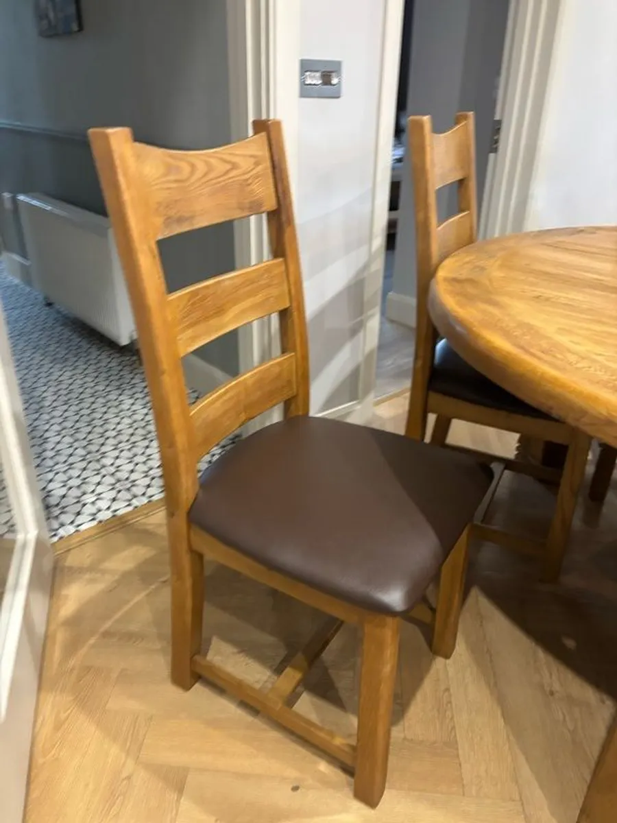 5ftSolid Oak Round Dining Table & 6 Brown leather seated chairs - Image 2