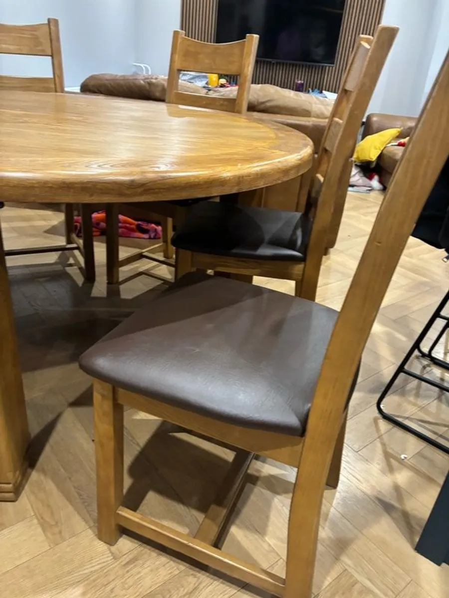 5ftSolid Oak Round Dining Table & 6 Brown leather seated chairs - Image 3