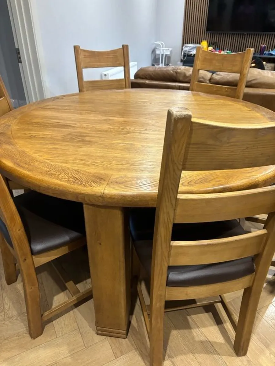 5ftSolid Oak Round Dining Table & 6 Brown leather seated chairs - Image 4