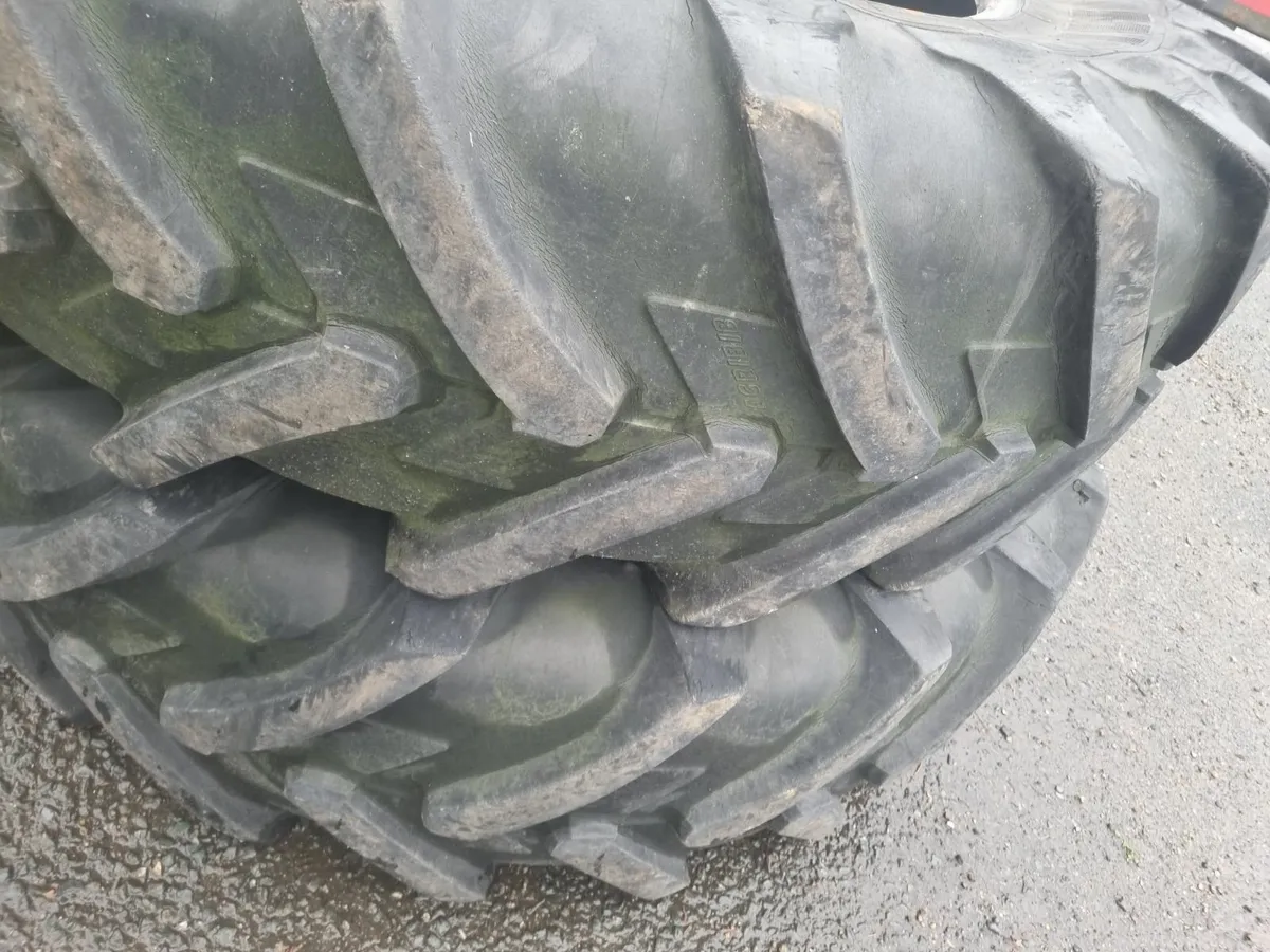 18 x 34 pair tyres 70 percent grip - Image 1