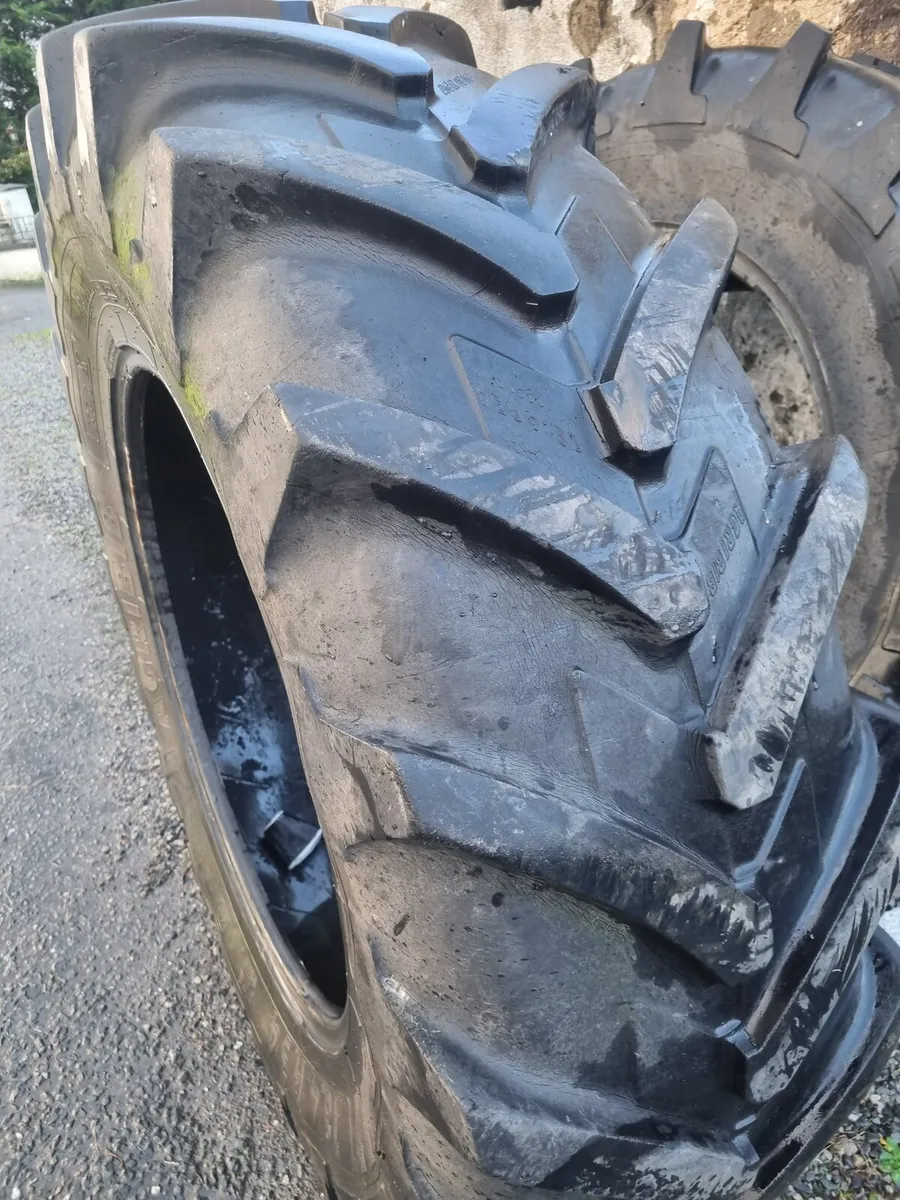 18 x 34 pair tyres 70 percent grip - Image 3
