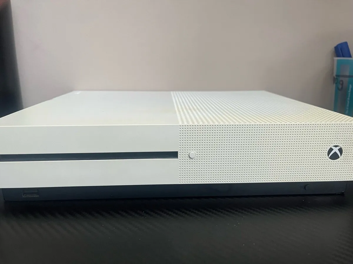 Xbox One S - Image 3