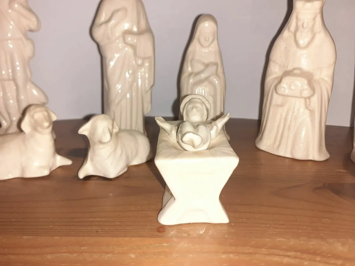 Vintage KNOCK IRISH POTTERY NATIVITY SET 11 PIECES - Image 2
