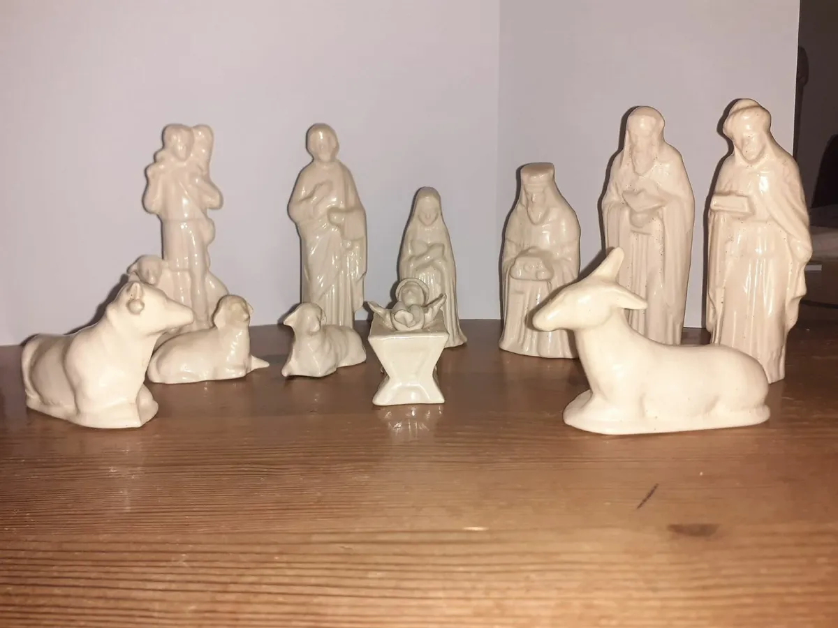 Vintage KNOCK IRISH POTTERY NATIVITY SET 11 PIECES - Image 1