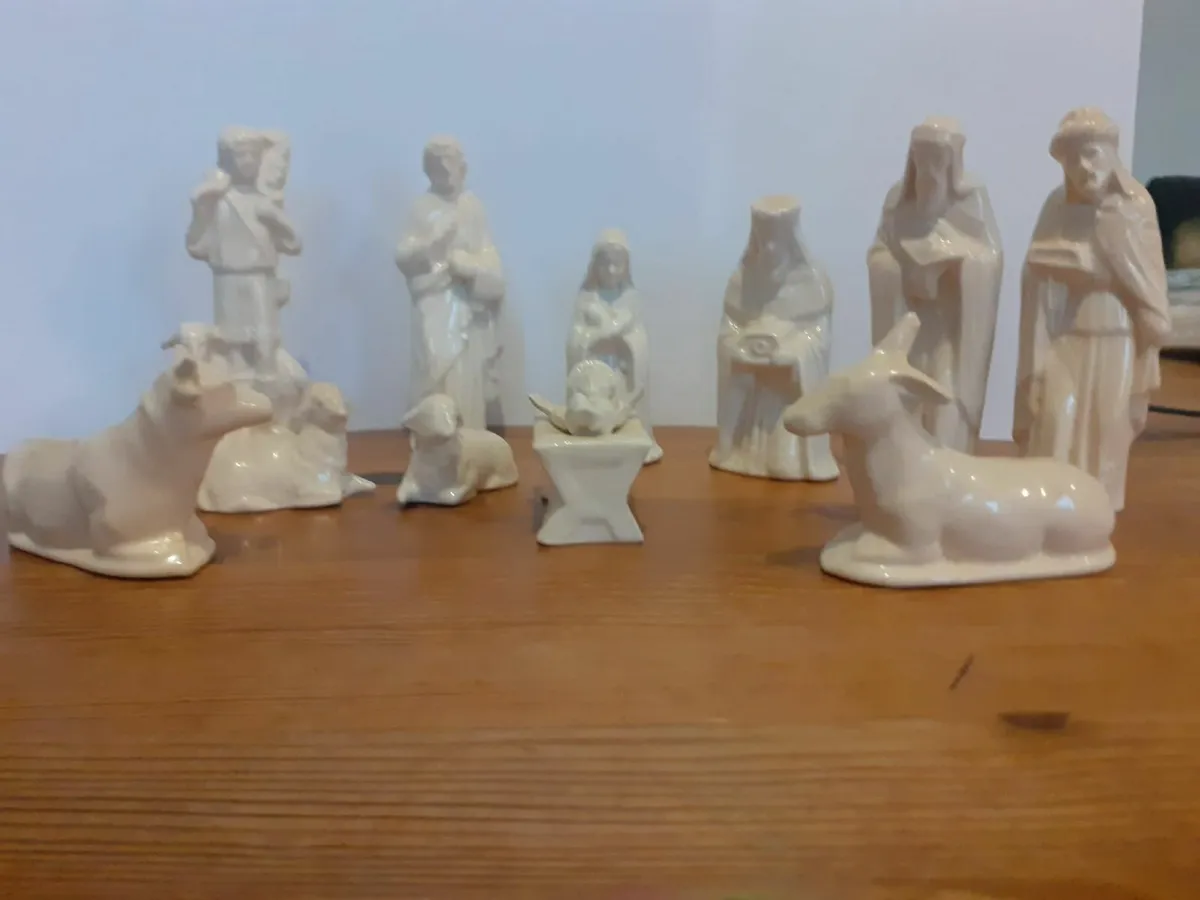 Vintage KNOCK IRISH POTTERY NATIVITY SET 11 PIECES - Image 3