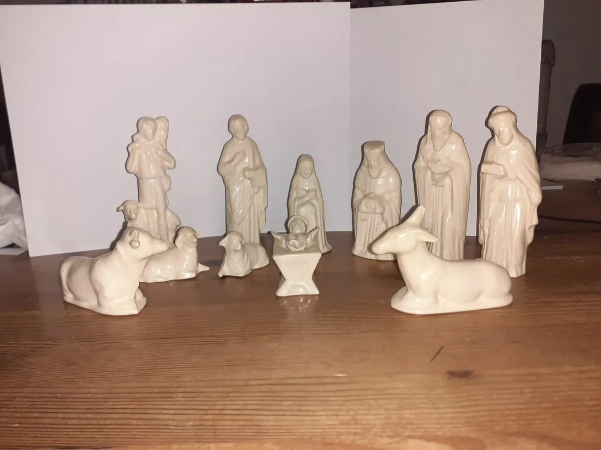 Vintage KNOCK IRISH POTTERY NATIVITY SET 11 PIECES - Image 4