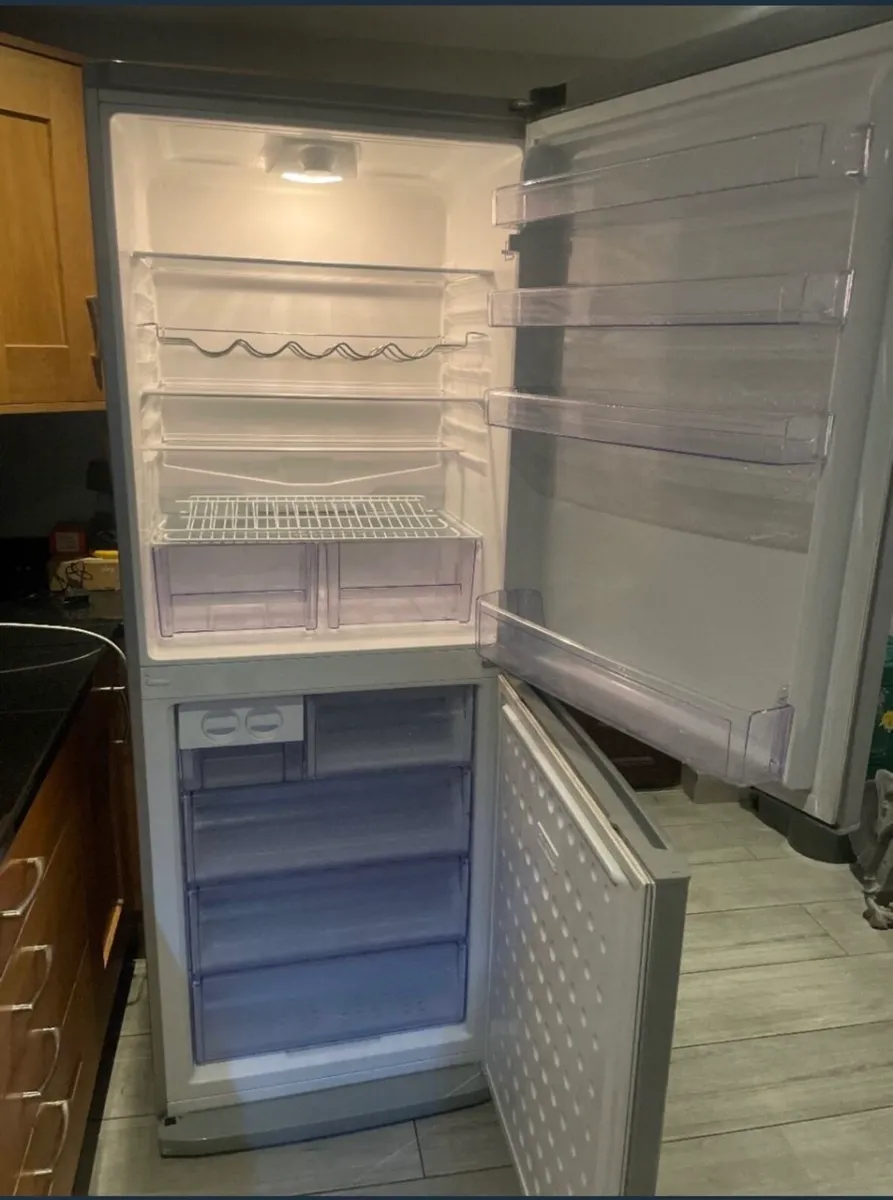 Beko fridge freezer for sale - Image 3
