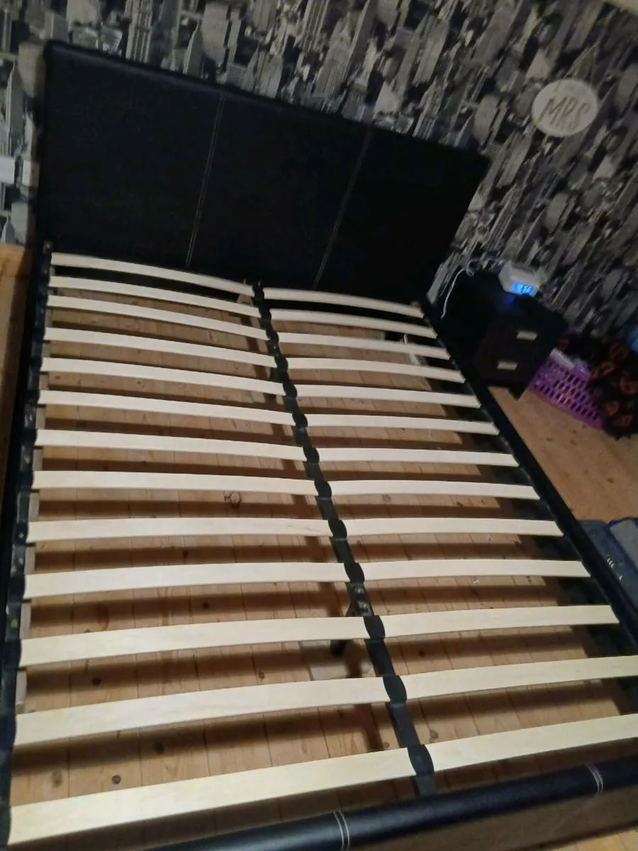 King size bed - Image 2