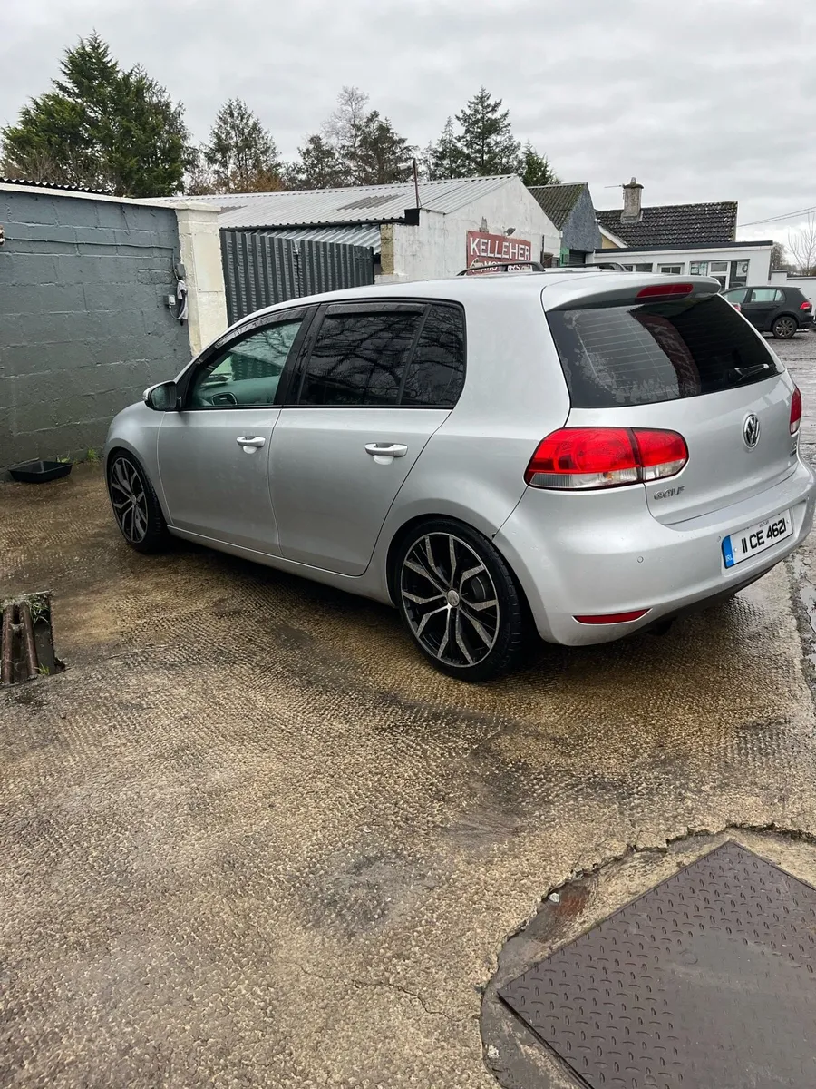 2011 Volkswagen Golf - Image 2