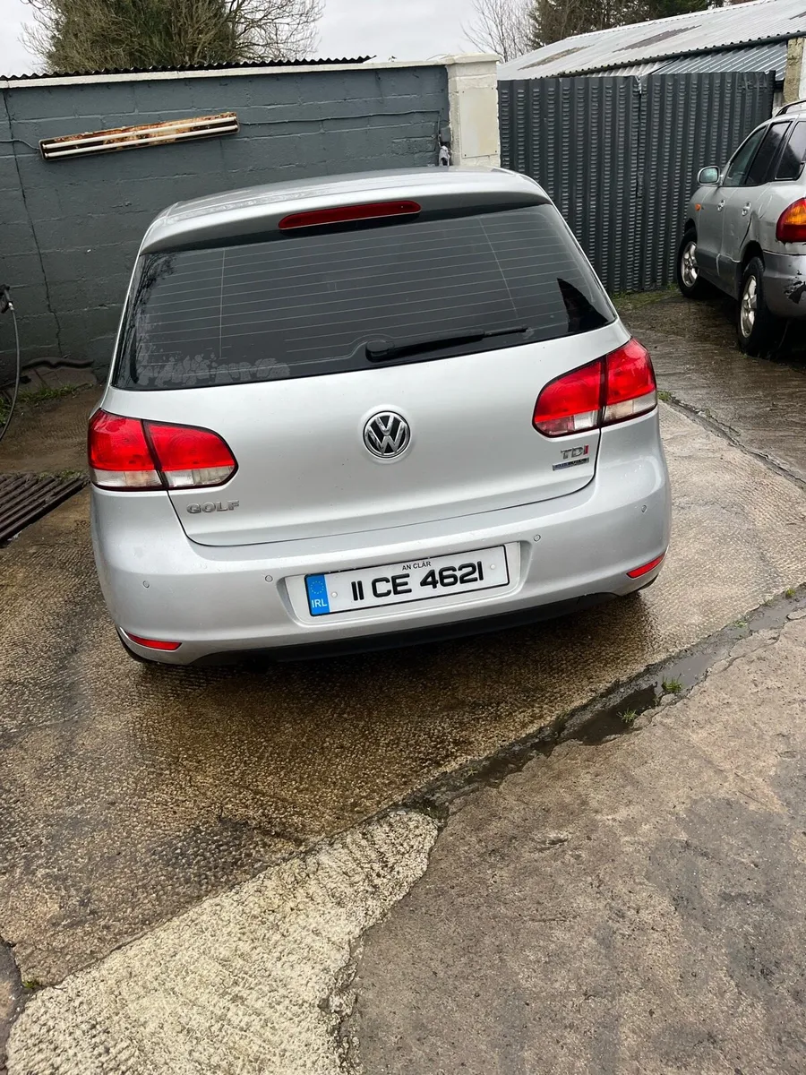 2011 Volkswagen Golf - Image 3