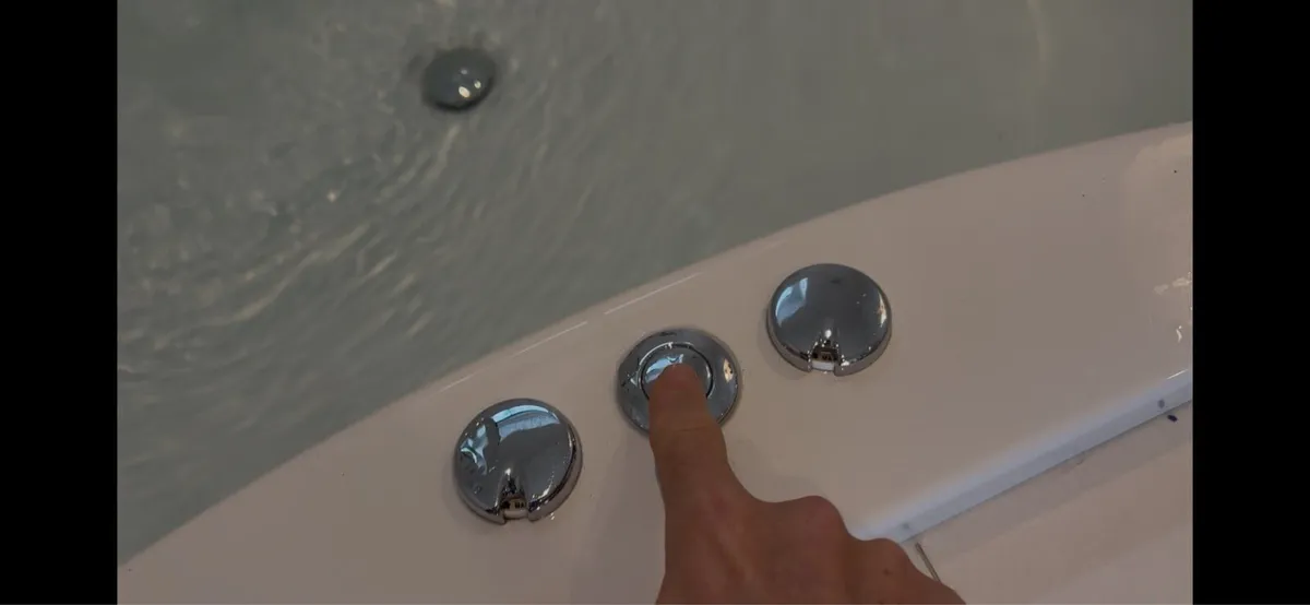 Phoenix jacuzzi Whirlpool bath - Image 3