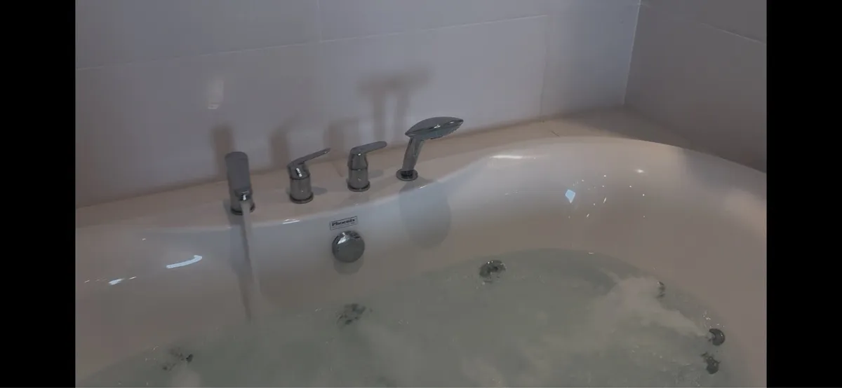 Phoenix jacuzzi Whirlpool bath - Image 4