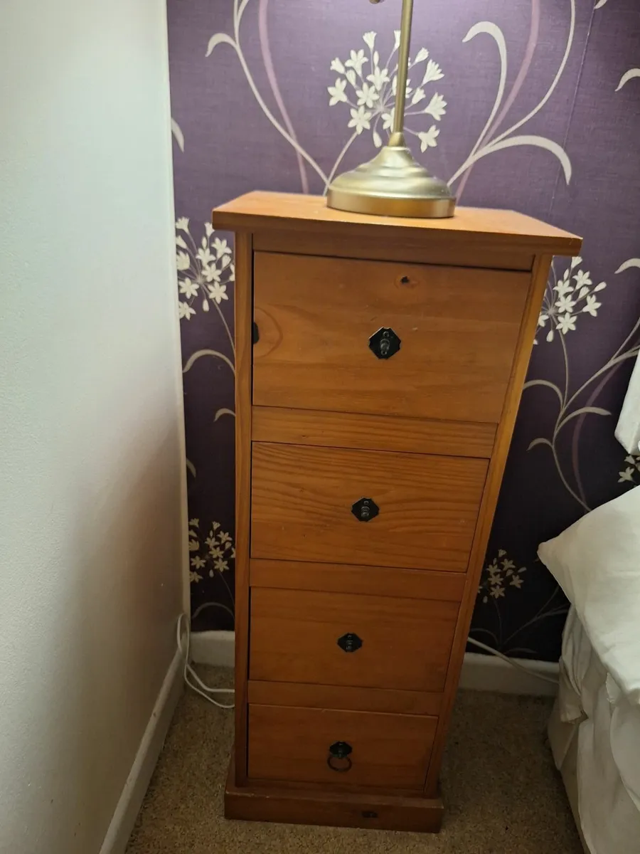 Beside lockers / drawers - Image 1