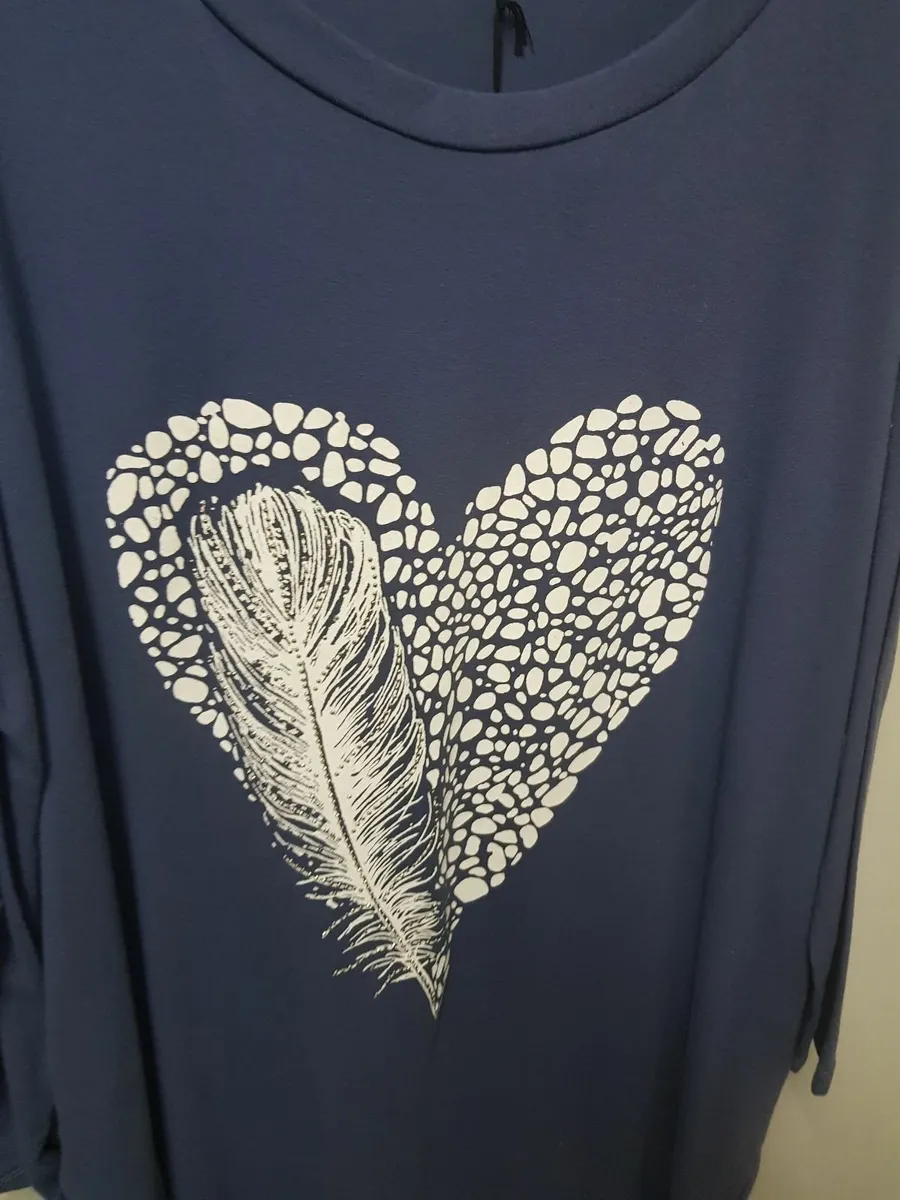 Tunic one sz fits 12/18....10e - Image 1