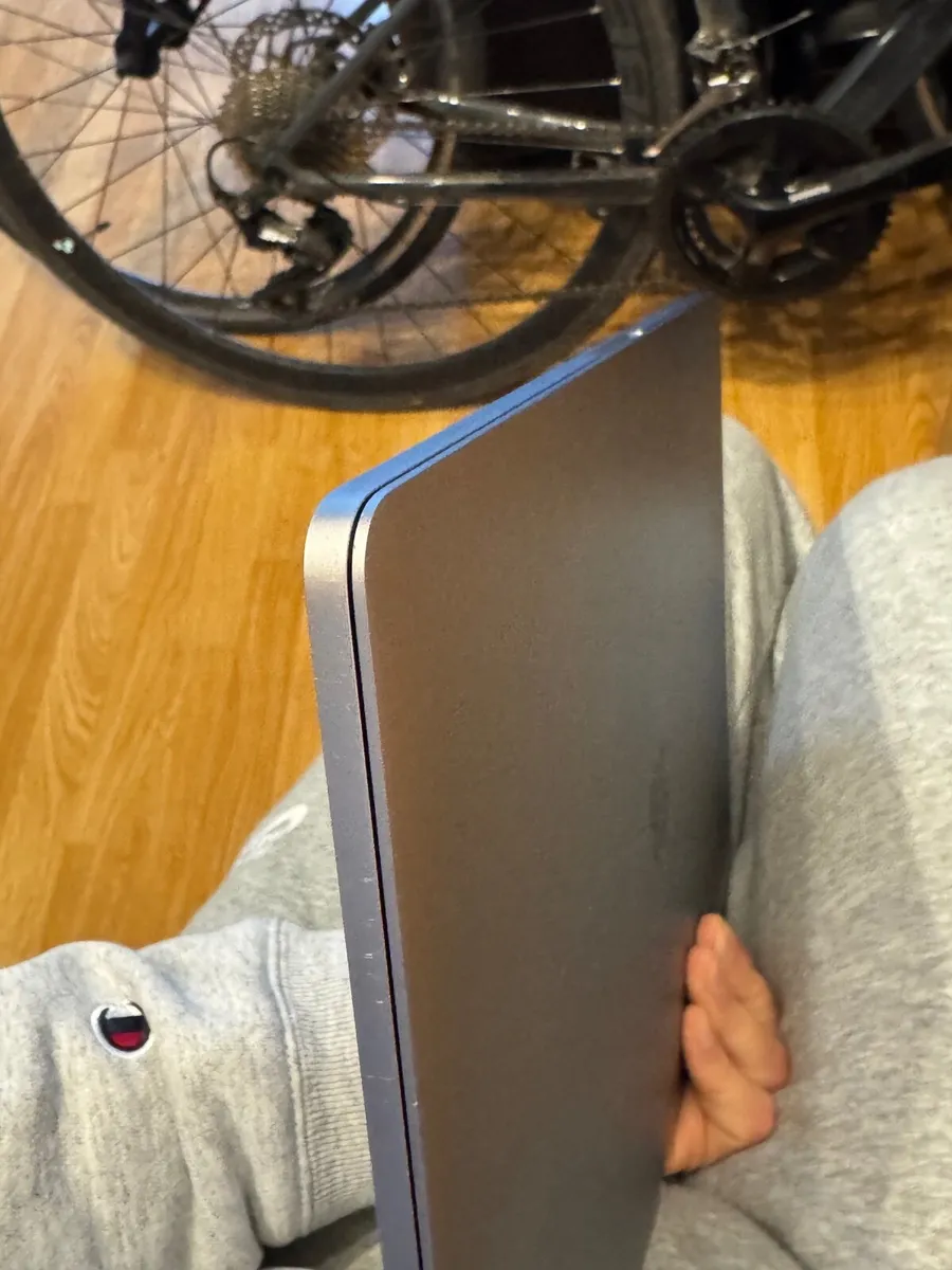 MacBookPro Core i7 2.9 15 inch Tch A1707 6/2017 51 - Image 1