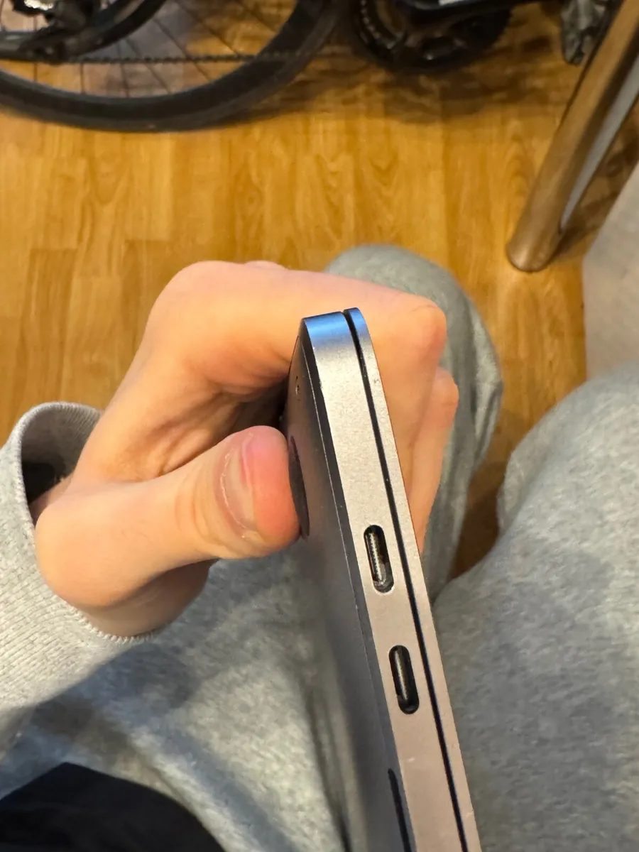 MacBookPro Core i7 2.9 15 inch Tch A1707 6/2017 51 - Image 3