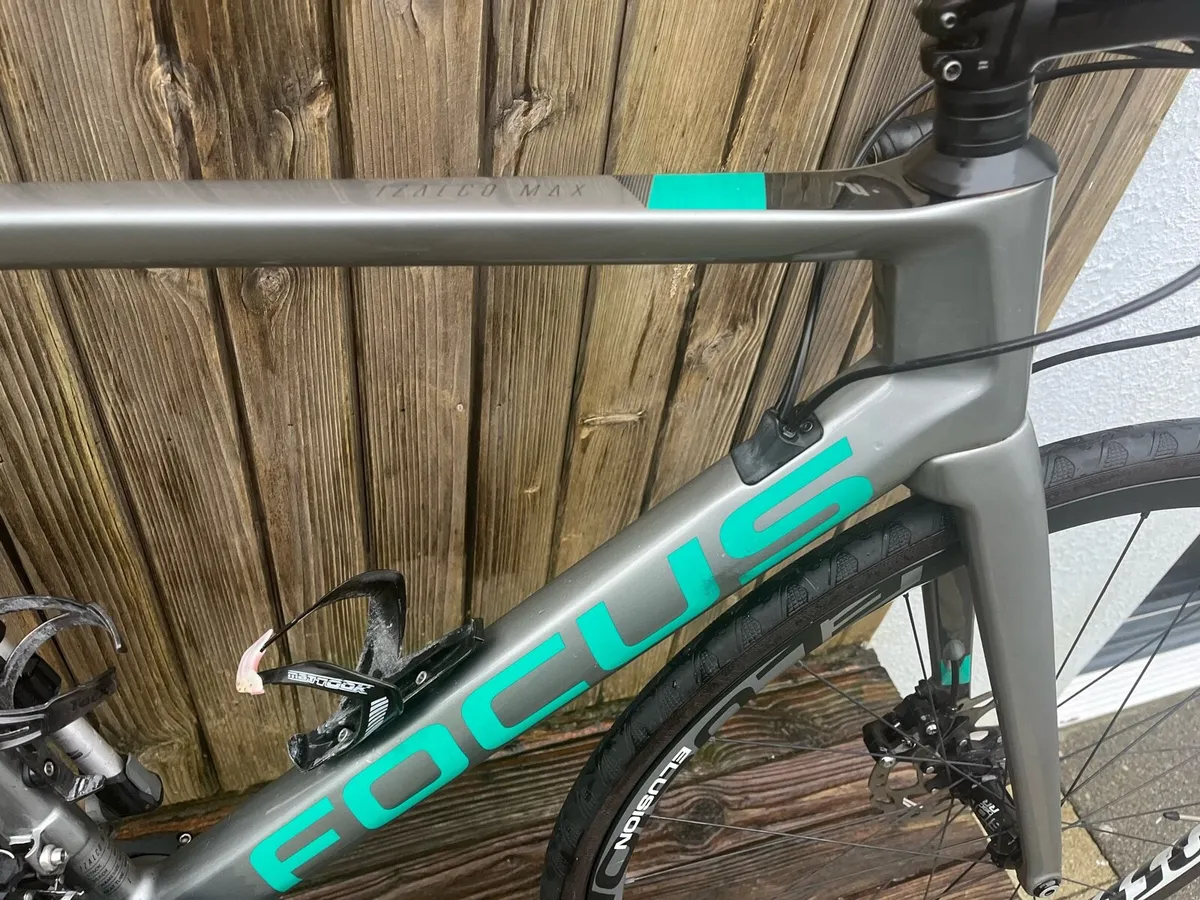 Focus Izalco 8.7 Carbon Road Bike 56cm - Image 3