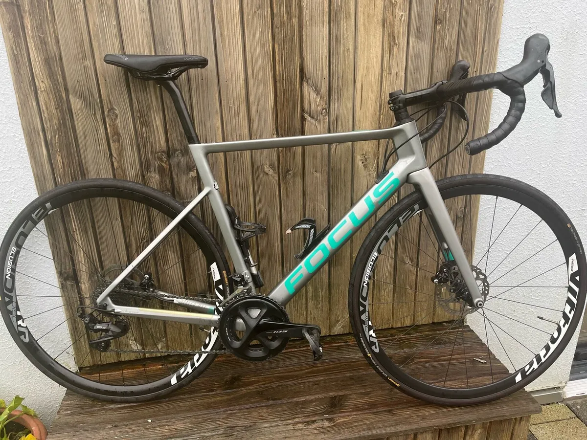 Focus Izalco 8.7 Carbon Road Bike 56cm - Image 4