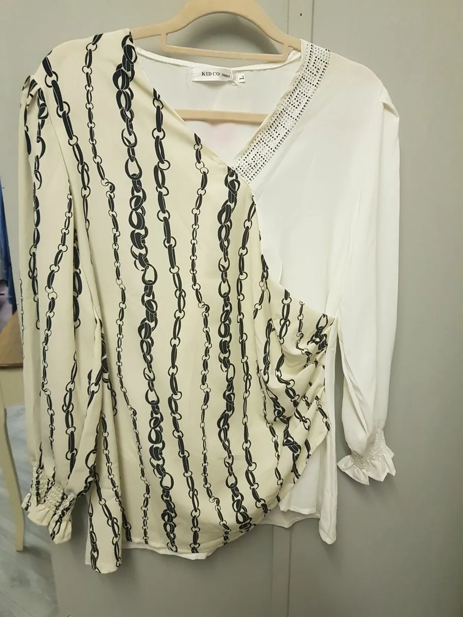 Blouse sz 14....5e - Image 1