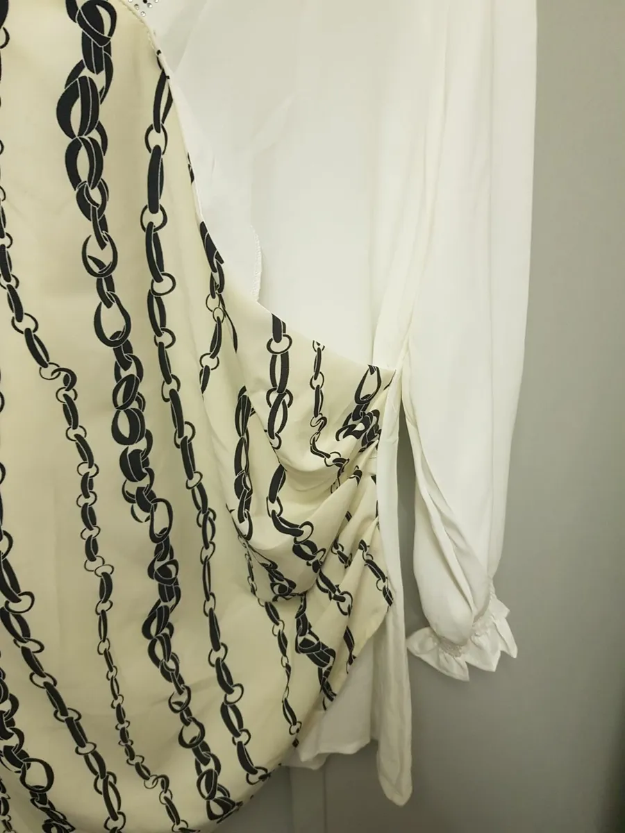 Blouse sz 14....5e - Image 2