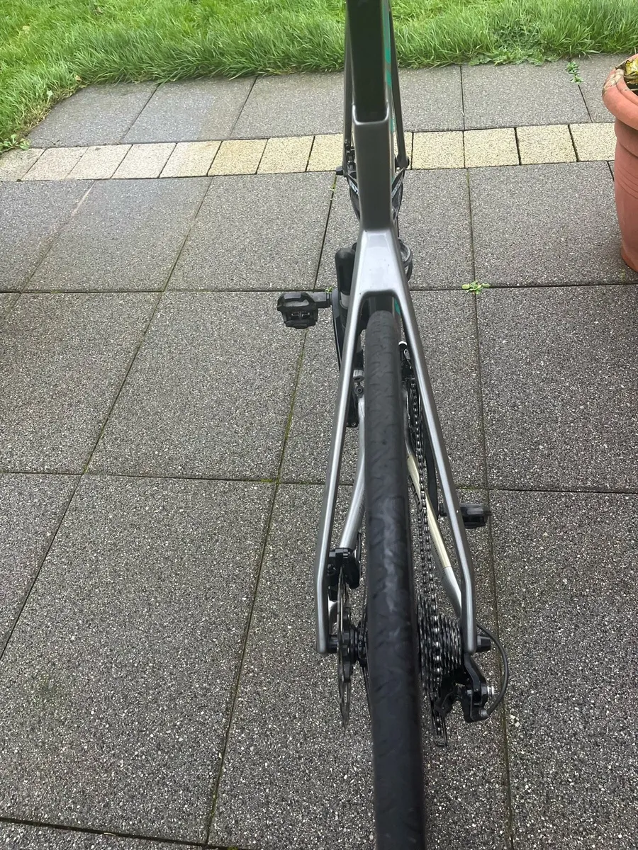 Focus Izalco 8.7 Max Carbon Road Bike 56cm - Image 3