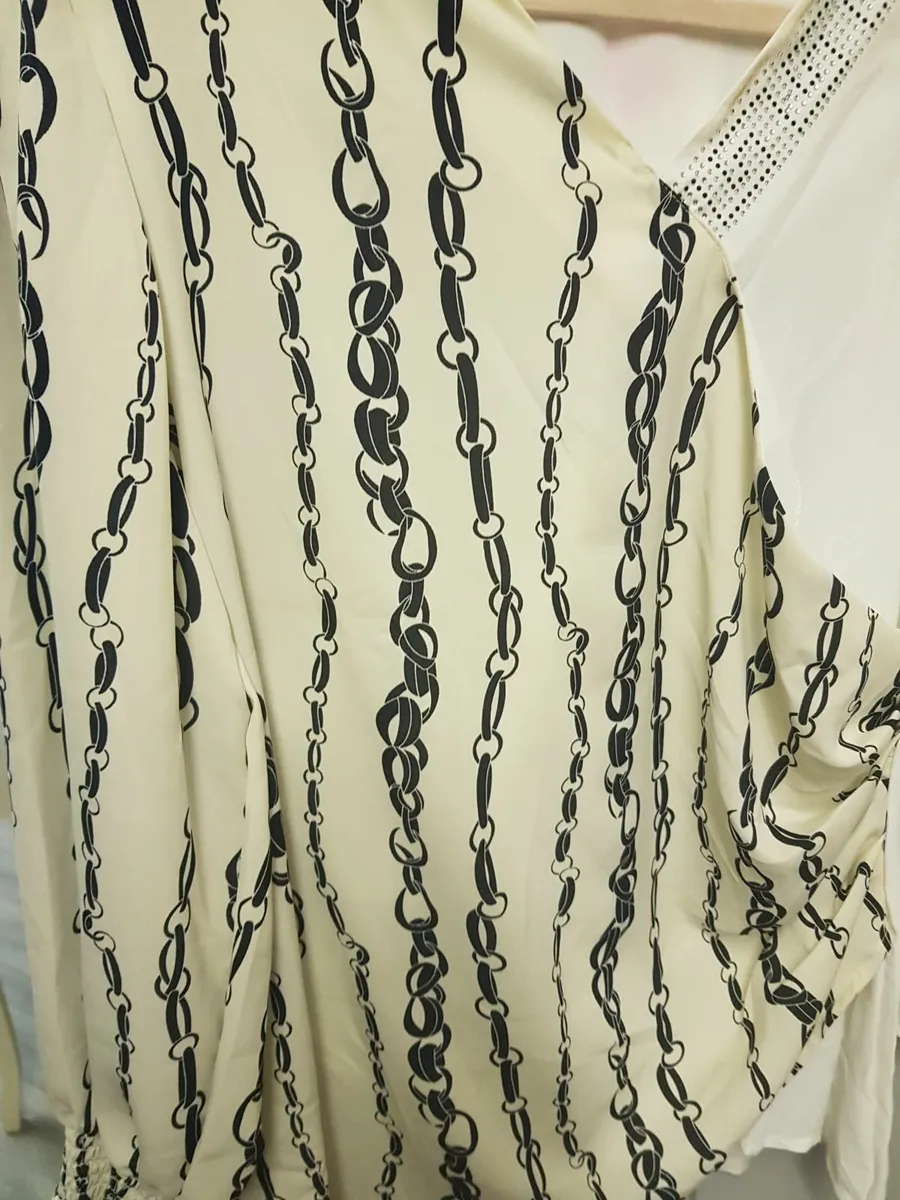 Blouse sz 14....5e - Image 4