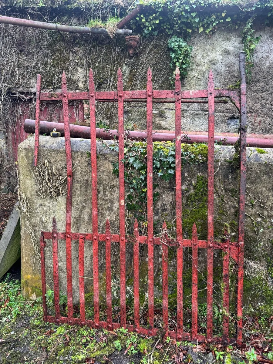 Antique Gate Entrance Set - Image 3