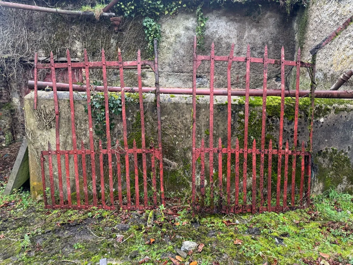 Antique Gate Entrance Set - Image 4