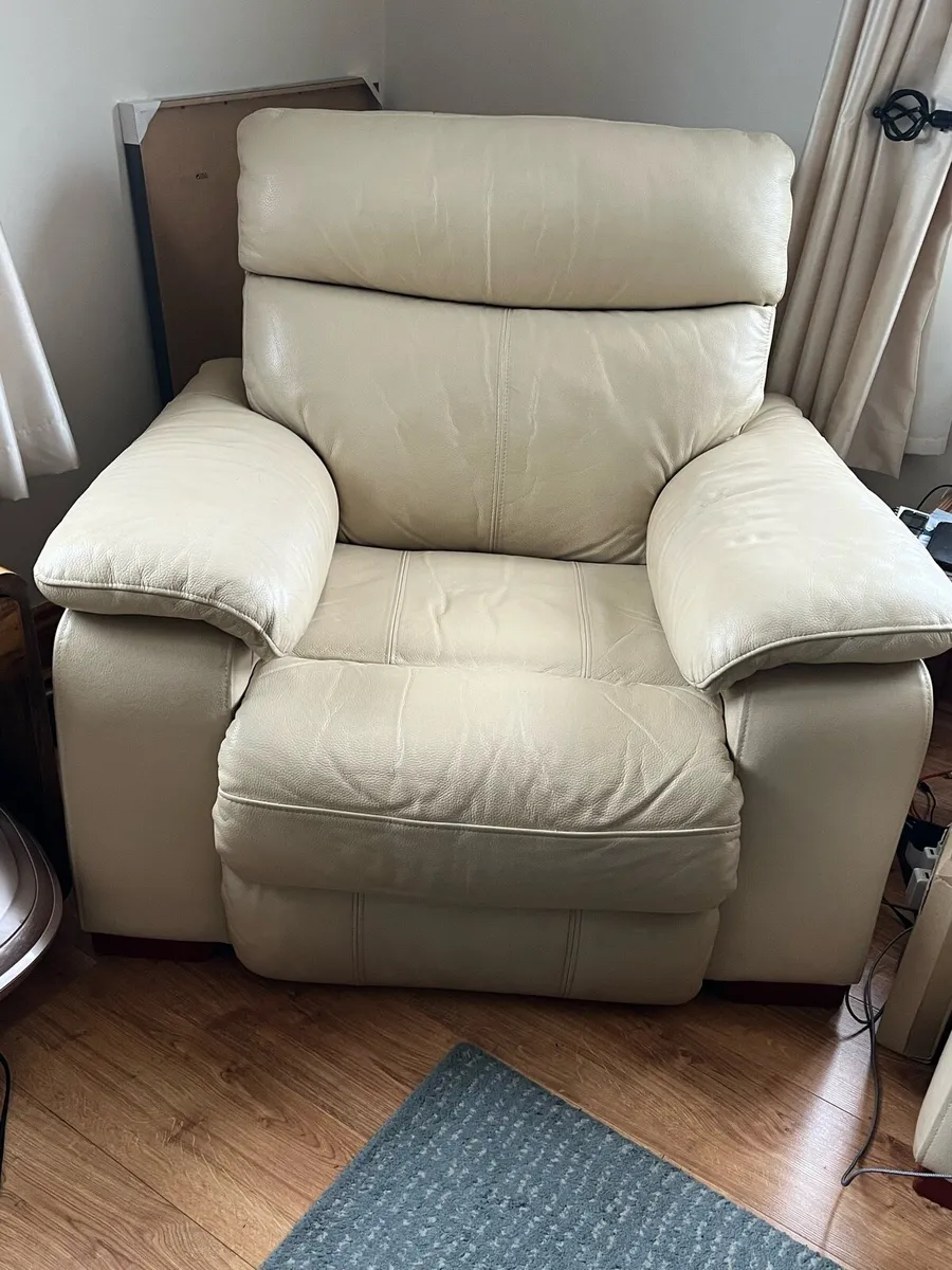 3 Piece Leather Suite Electric and Manual - Image 2