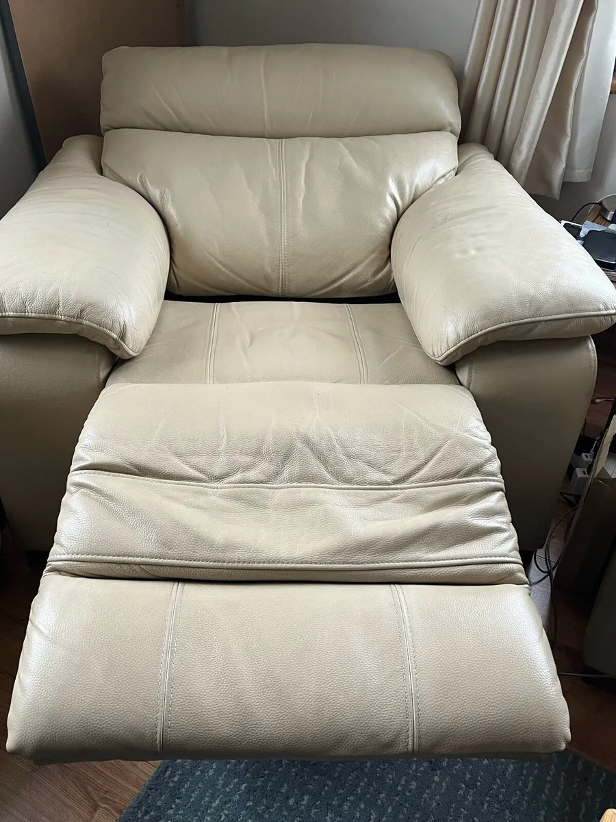 3 Piece Leather Suite Electric and Manual - Image 3