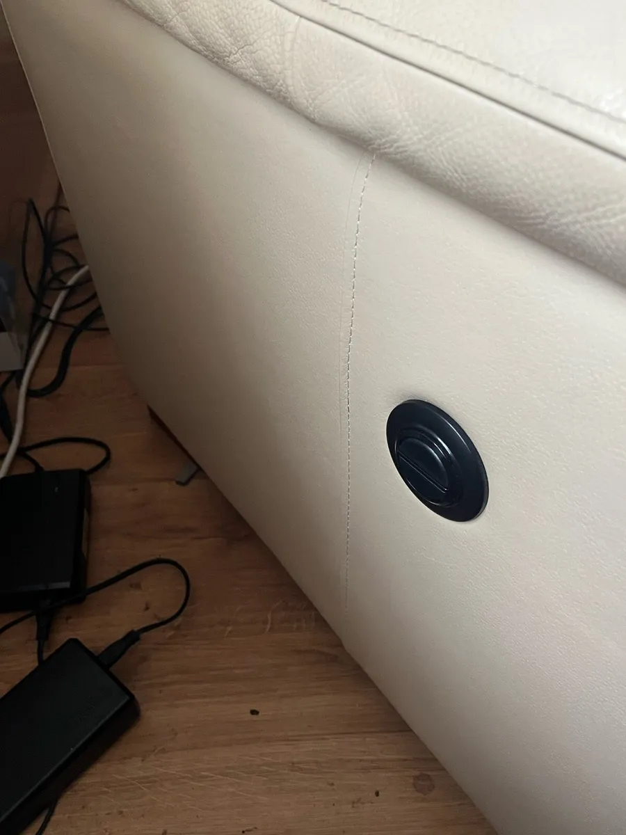 3 Piece Leather Suite Electric and Manual - Image 4