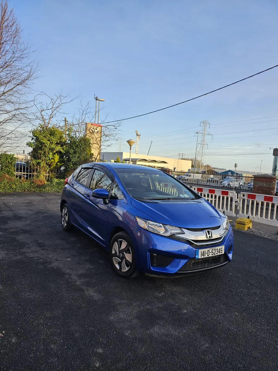 Honda Fit 2014  Automatic Hybrid - Image 4