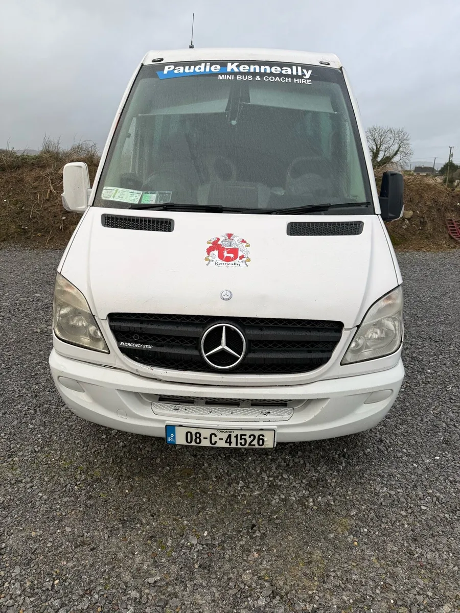 Buses & coaches - Image 1