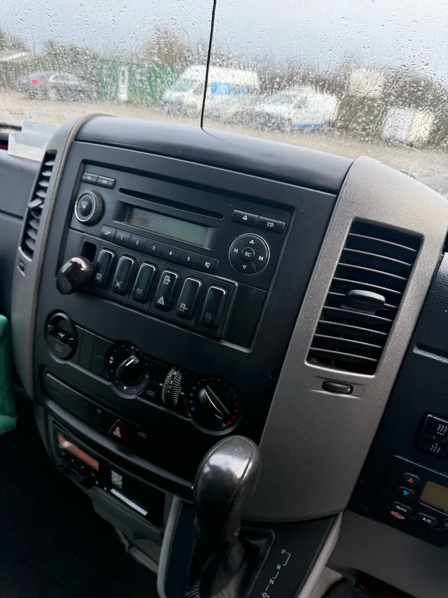 Buses & coaches - Image 2