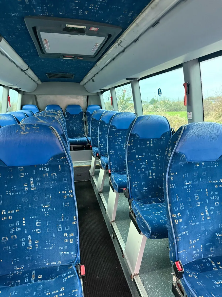 Buses & coaches - Image 4