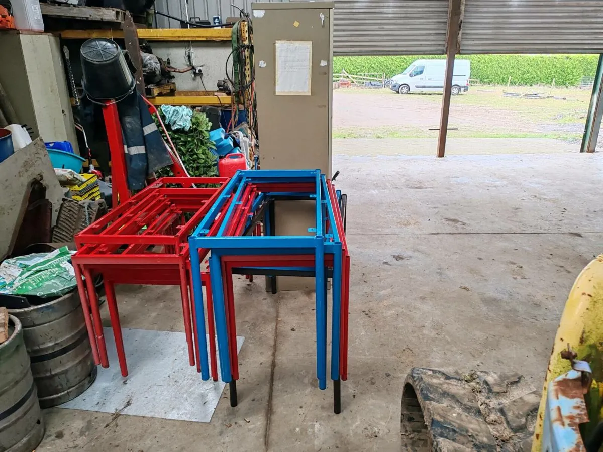 School desks ard chair's - Image 1