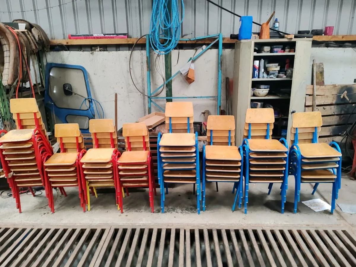 School desks ard chair's - Image 2