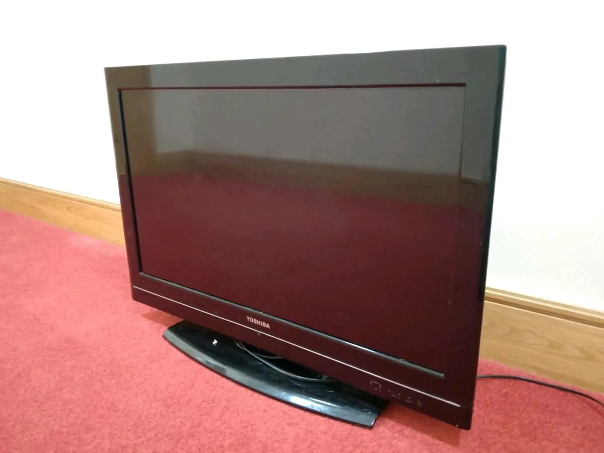 Toshiba 32BV501B 32-inch LCD TV - Image 2