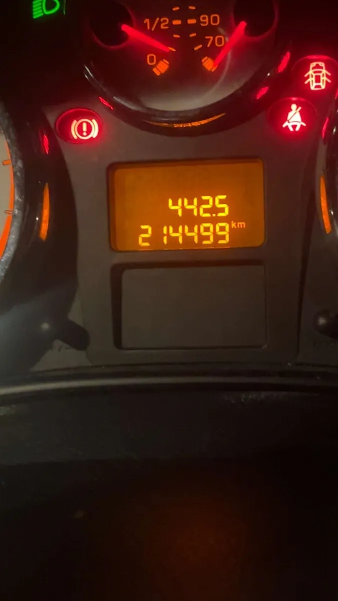 Peugeot 207 2010 - Image 1