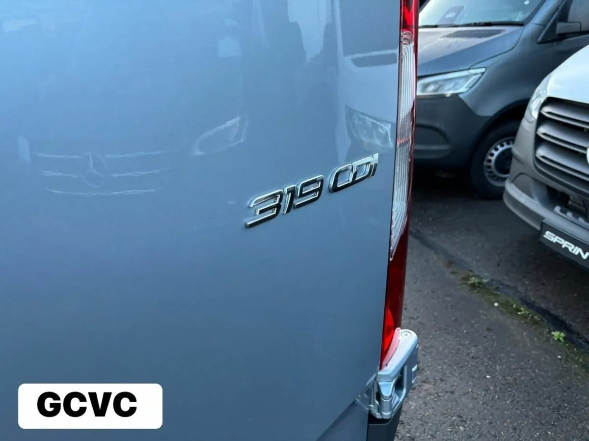 Mercedes-Benz Sprinter 319 - Image 4