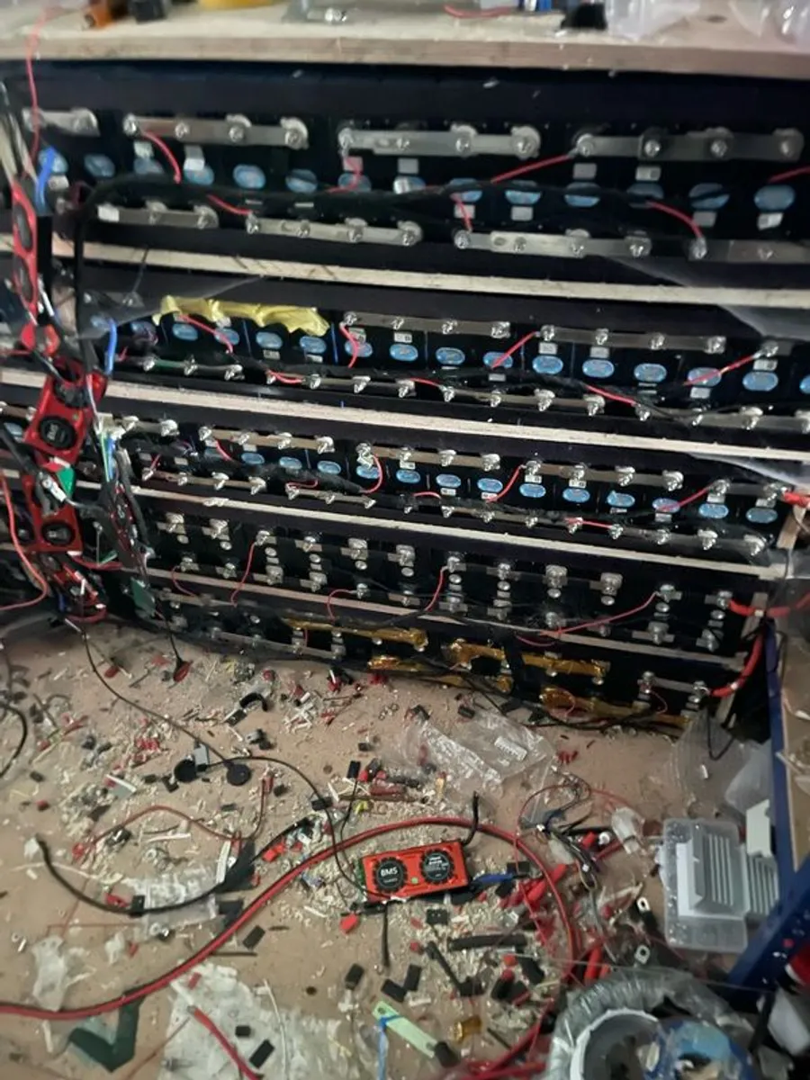 Solar batteries and equipment, including solar panels and wind turbines - Image 3