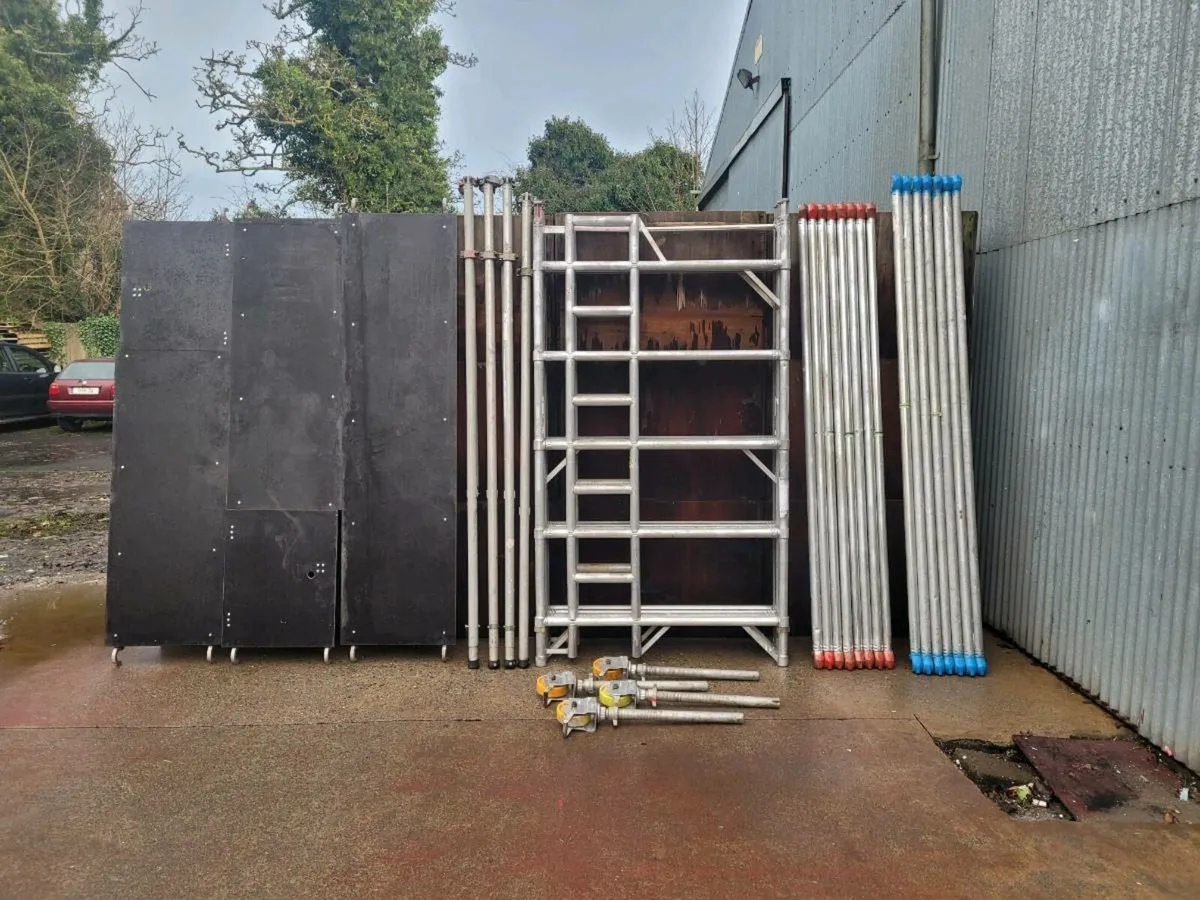 Aluminium scaffold tower FREE DELIVERY - Image 1