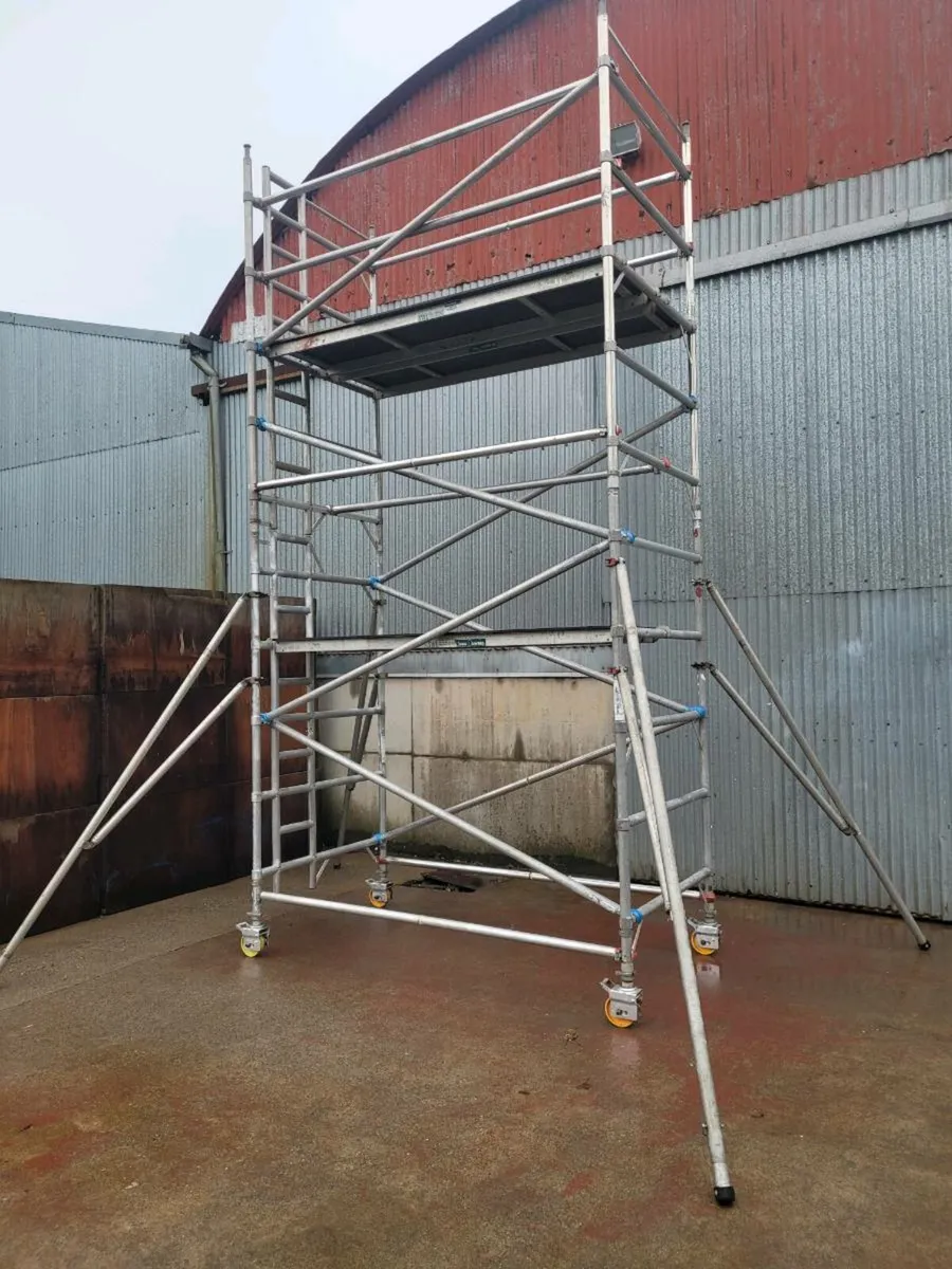 Aluminium scaffold tower FREE DELIVERY - Image 2