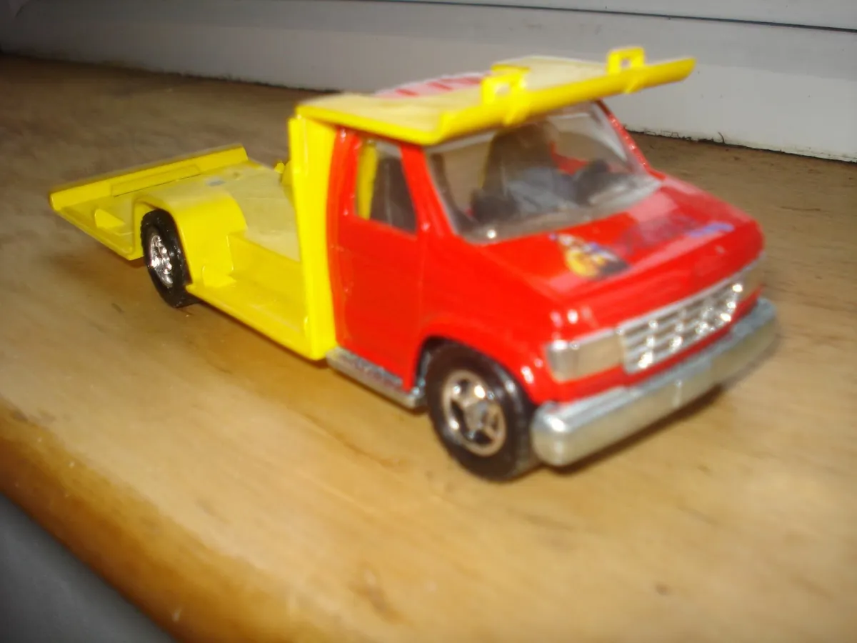 MAJORETTE PINDER CIRCUS CAB & CHASSIS MODEL TRUCK. - Image 1