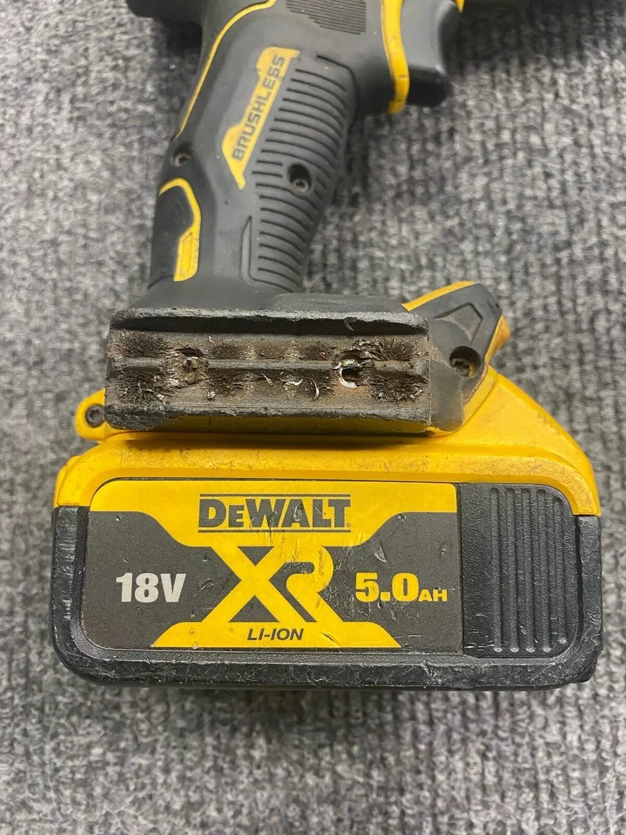 Dewalt DCD805 Drill + 4AH Battery - Image 2